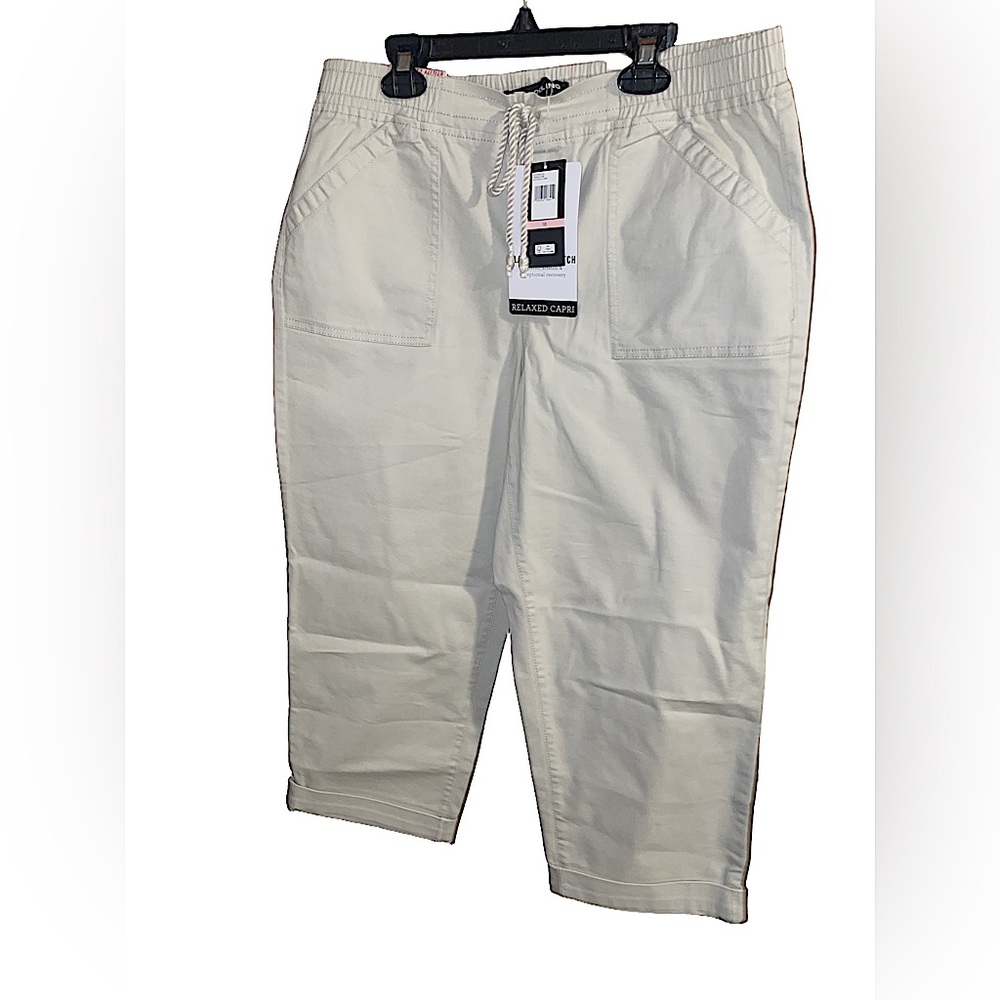 New With Tags Bandolino Utility Pull On Khaki Capris *Make Offers*
